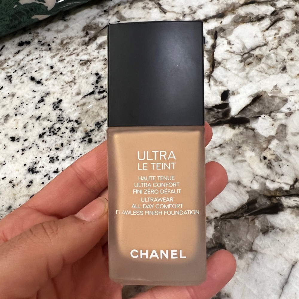CHANEL Flawless finish foundation BD41
